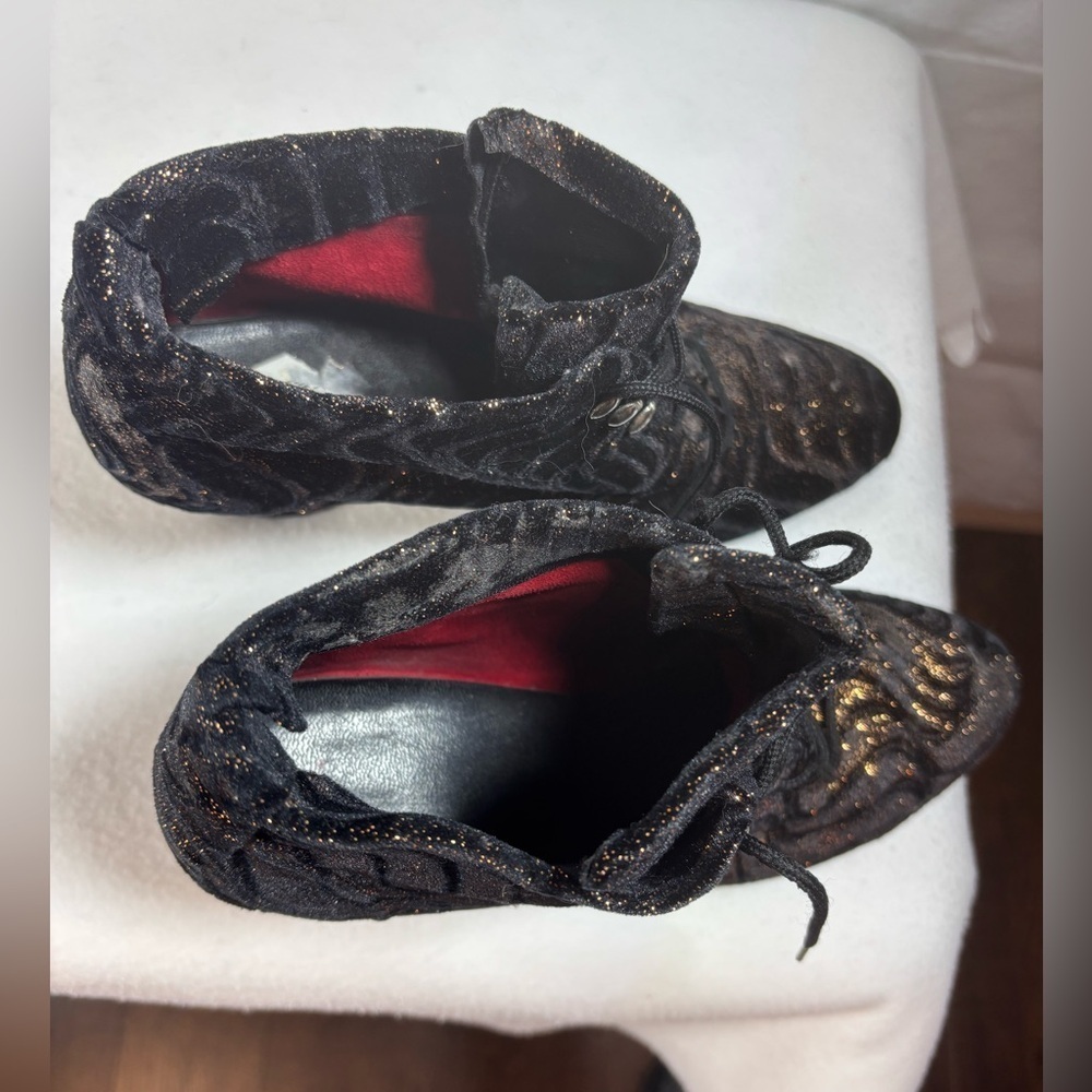4 items with a ⭐️ For 20$ No Brand Velvet Black & Copper Shoes Size 8,5 Used - Picture 7 of 8